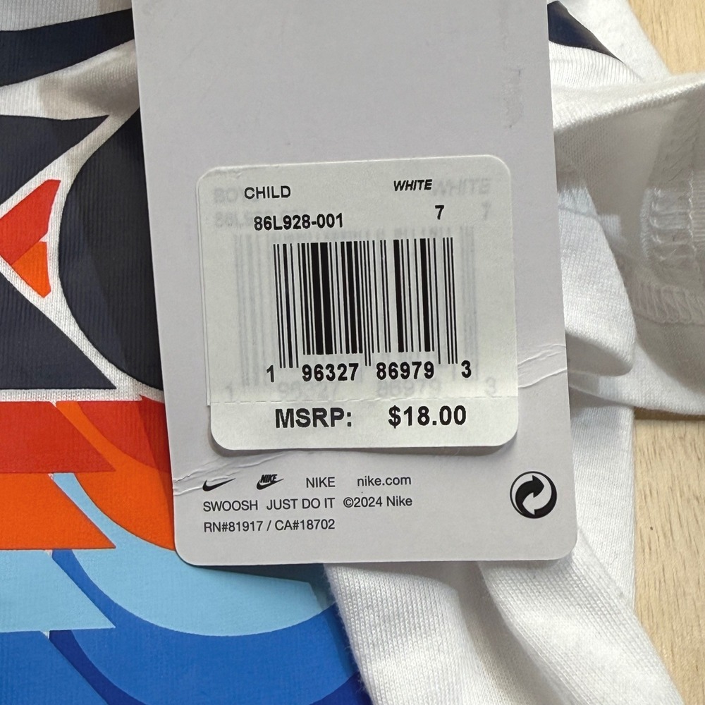 Nike Boys Retro Fader Graphic Logo T-Shirt Short Sleeve Size L 7 NEW (6-7 YRS) - Picture 6 of 6